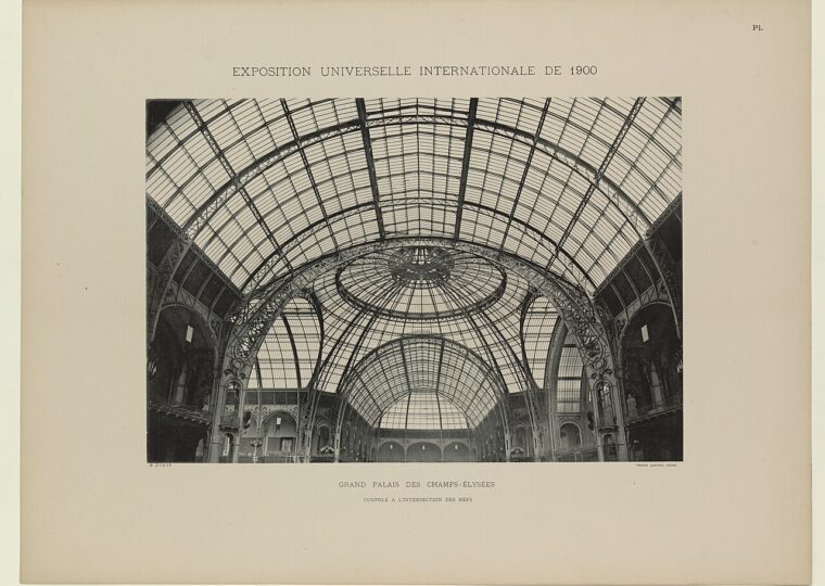 La nef du Grand Palais et sa verrière, photographiée lors de l'Exposition universelle de 1900