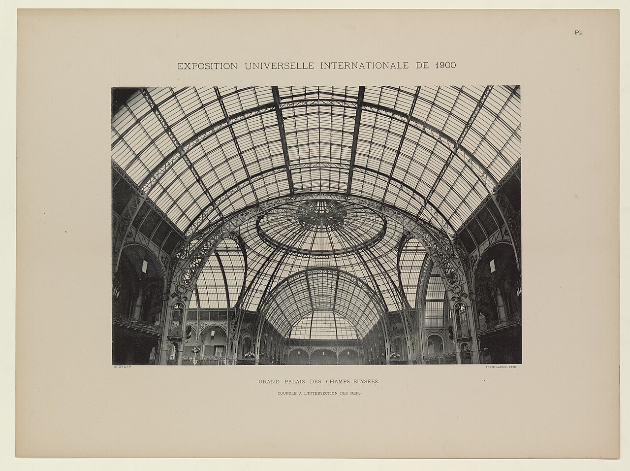 La nef du Grand Palais et sa verrière, photographiée lors de l'Exposition universelle de 1900