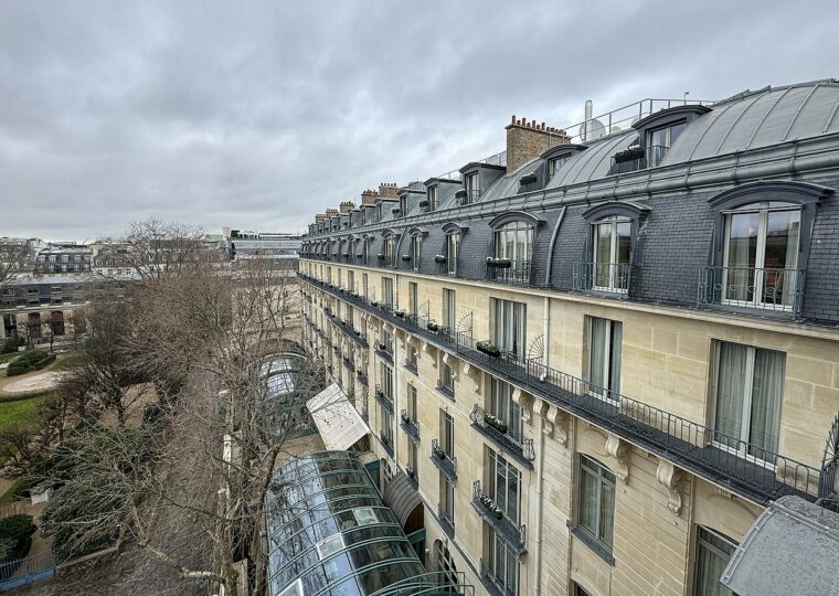 La façade de l'hôtel Ritz, place Vendôme à Paris
