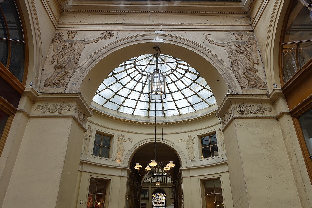 La rotonde de la galerie Vivienne et sa coupole de verre, à Paris