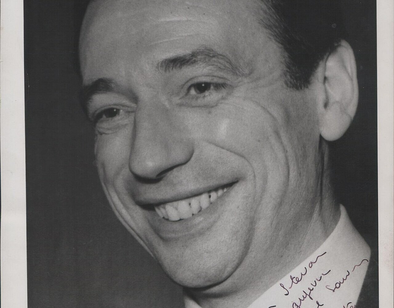Portrait d'Yves Montand photographié en 1957
