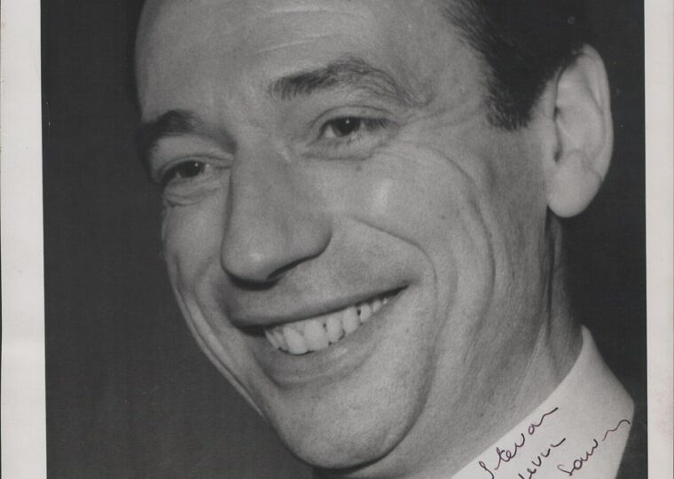 Portrait d'Yves Montand photographié en 1957