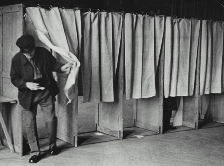 Photographie du Front populaire prise à Paris en 1936 par Robert Capa