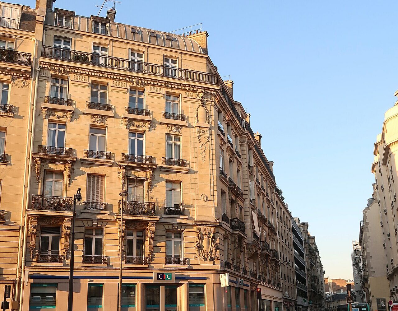 L'immeuble du 1, rue de la Pompe, dans le 16e arrondissement, où Brigitte Bardot a grandi
