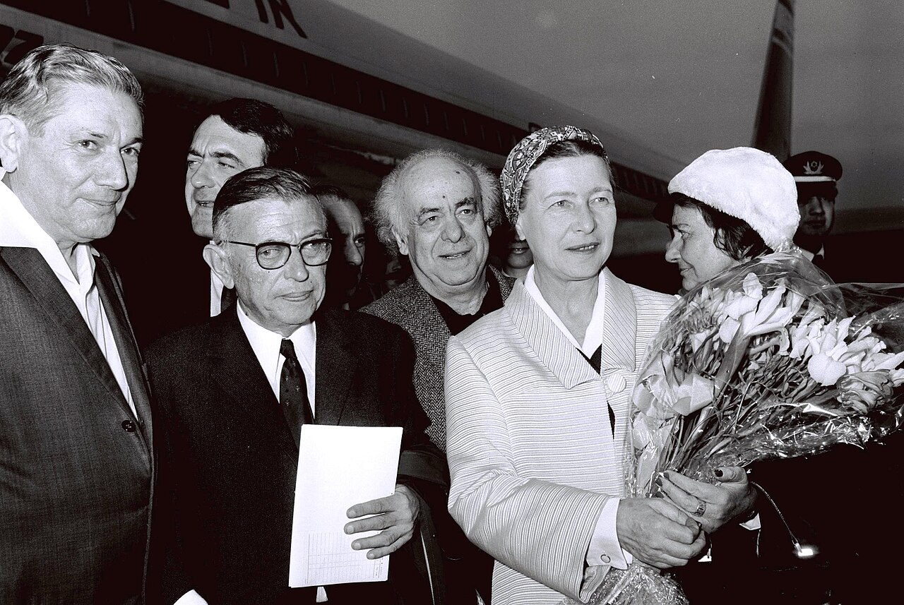 Simone de Beauvoir et Jean-Paul Sartre photographiés lors d'un voyage officiel