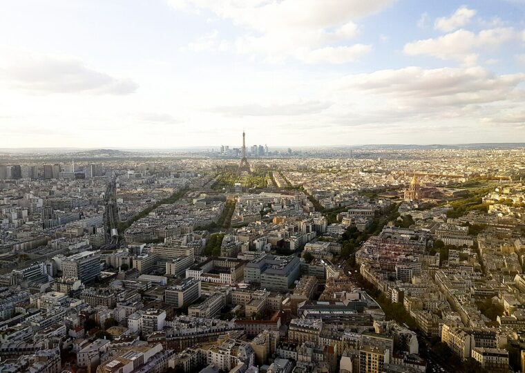 Panorama de Paris vu depuis le sommet de la tour Montparnasse, avec la tour Eiffel