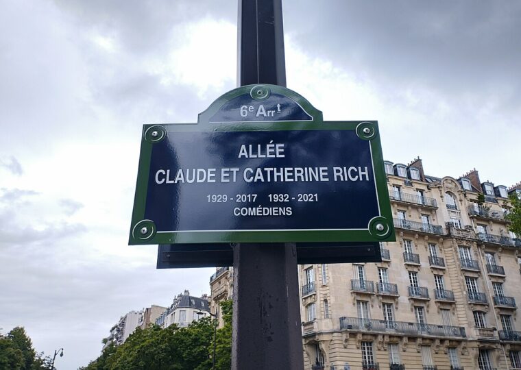 La plaque de l'allée Claude-et-Catherine-Rich, dans le 6e arrondissement de Paris