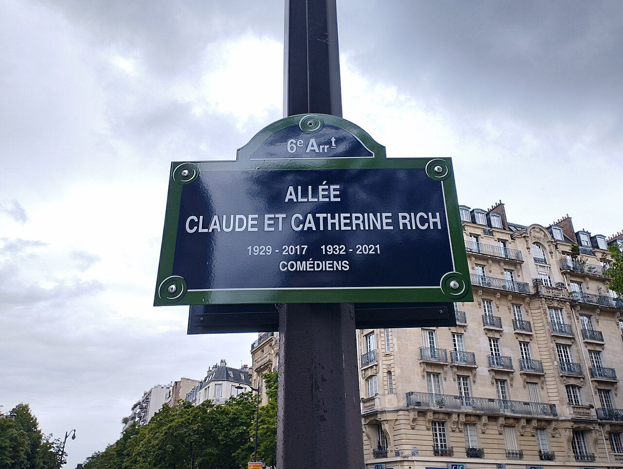 La plaque de l'allée Claude-et-Catherine-Rich, dans le 6e arrondissement de Paris