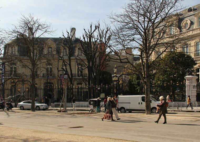 L'hôtel Marcel-Dassault, au rond-point des Champs-Élysées, en mars 2015