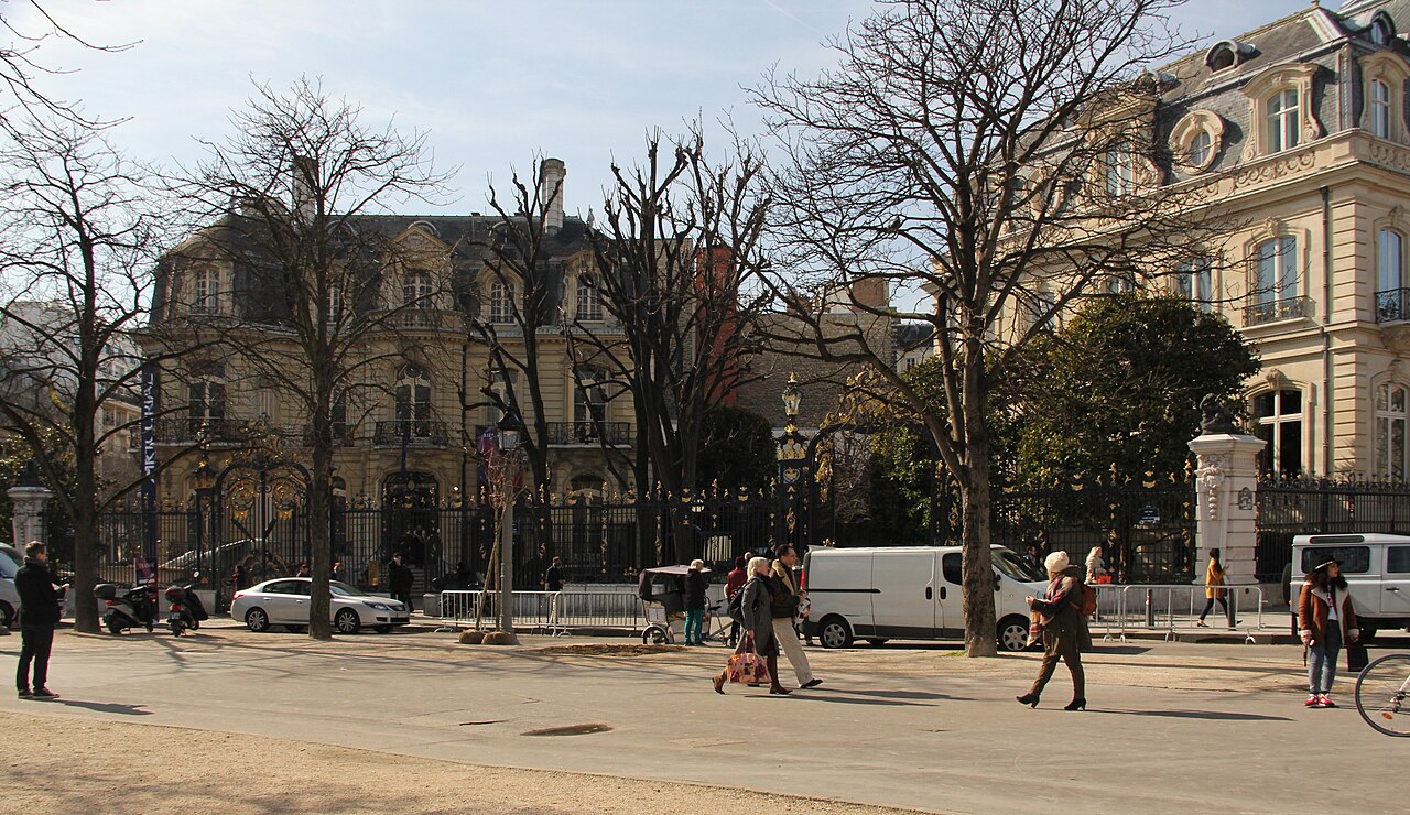 L'hôtel Marcel-Dassault, au rond-point des Champs-Élysées, en mars 2015