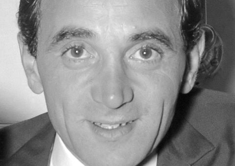 Portrait de Charles Aznavour photographié en 1961