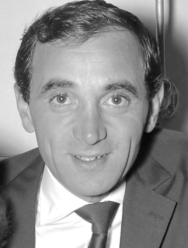 Portrait de Charles Aznavour photographié en 1961