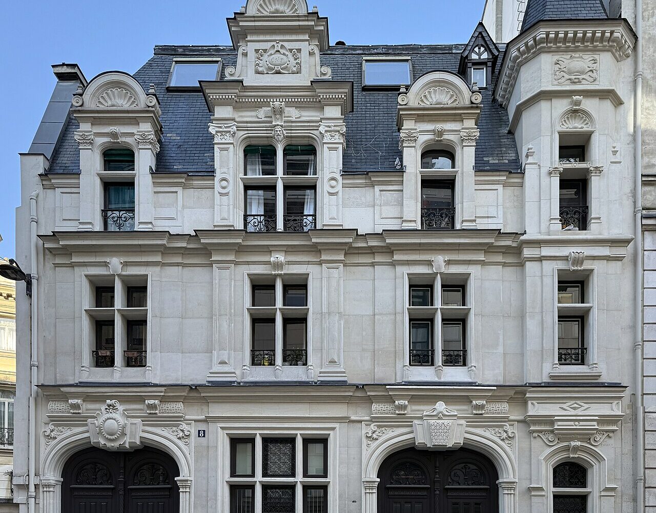L'immeuble du 8 rue Alfred-de-Vigny, première maison de Givenchy