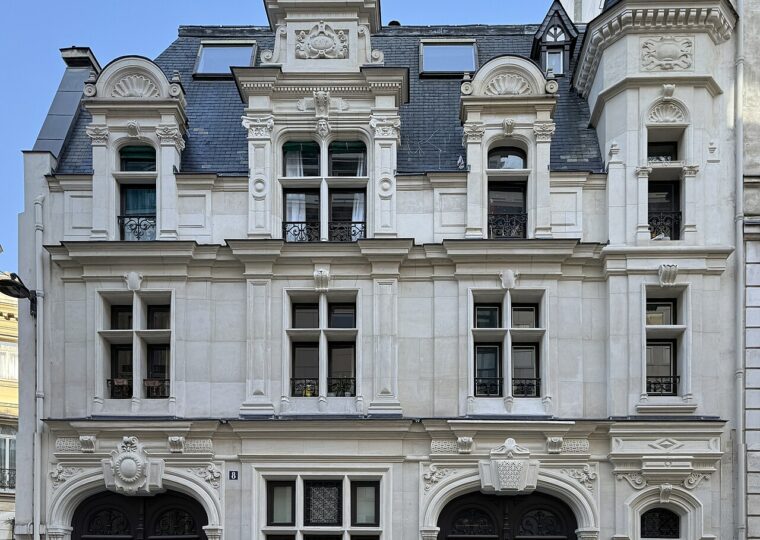 L'immeuble du 8 rue Alfred-de-Vigny, première maison de Givenchy