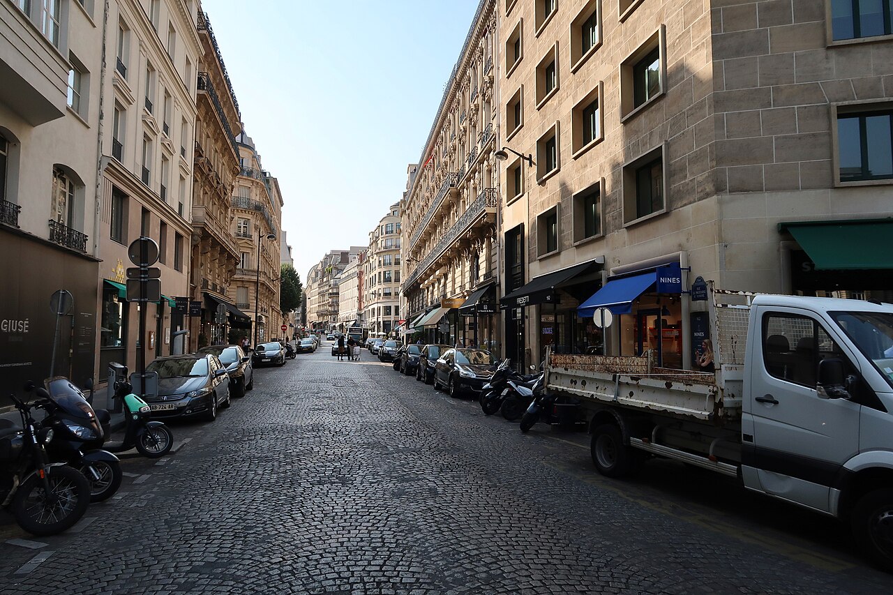 La rue du Faubourg Saint-Honoré, où Lancôme ouvrit sa première boutique