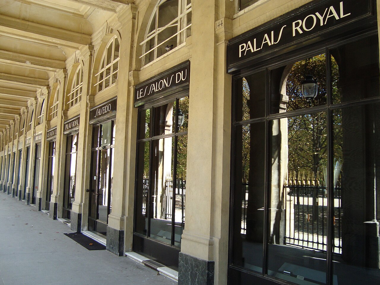 Les Salons du Palais Royal Serge Lutens, sous les arcades du Palais-Royal