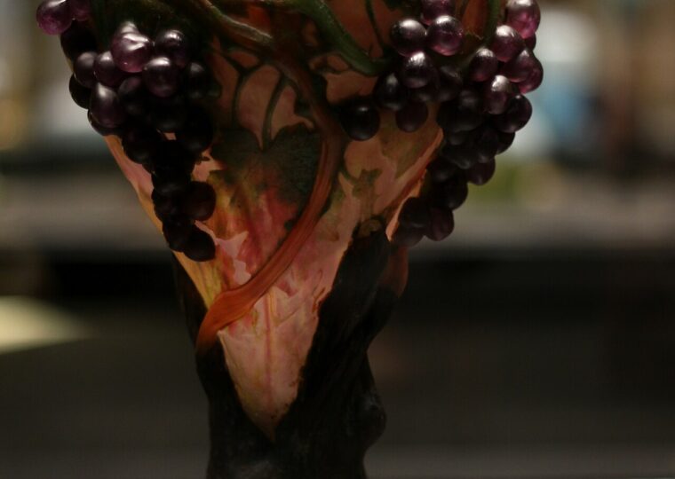 Un vase Daum en pâte de verre, chef-d'œuvre de l'École de Nancy