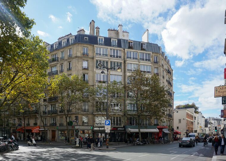 La rue de Charonne à Paris, où Isabel Marant ouvrit sa première boutique
