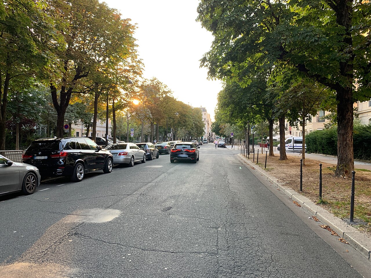 L'avenue Gabriel, à Paris, où se cache le patio de La Réserve
