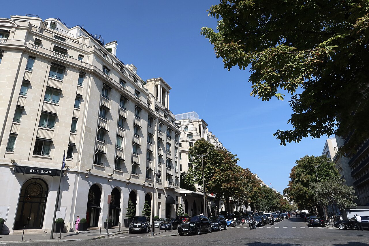 L'avenue George-V, où le Bulgari Hôtel cache ses thermes romains