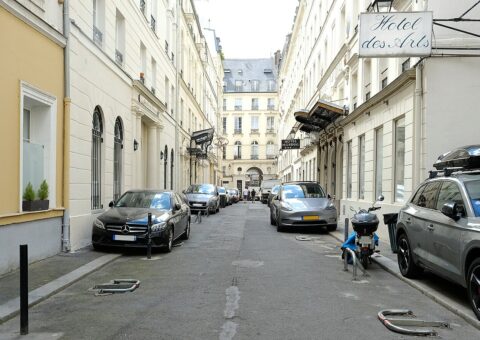 La cité Bergère, échappée pittoresque du faubourg Montmartre voisin de Lactem