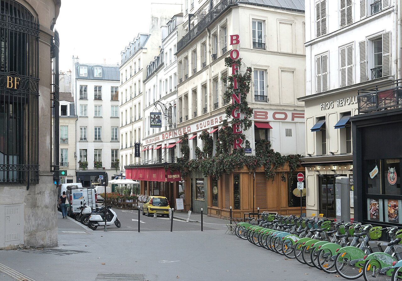 La rue de la Bastille à Paris, adresse de la Grande Brasserie