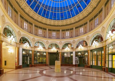 La rotonde de la galerie Colbert à Paris, sous sa verrière