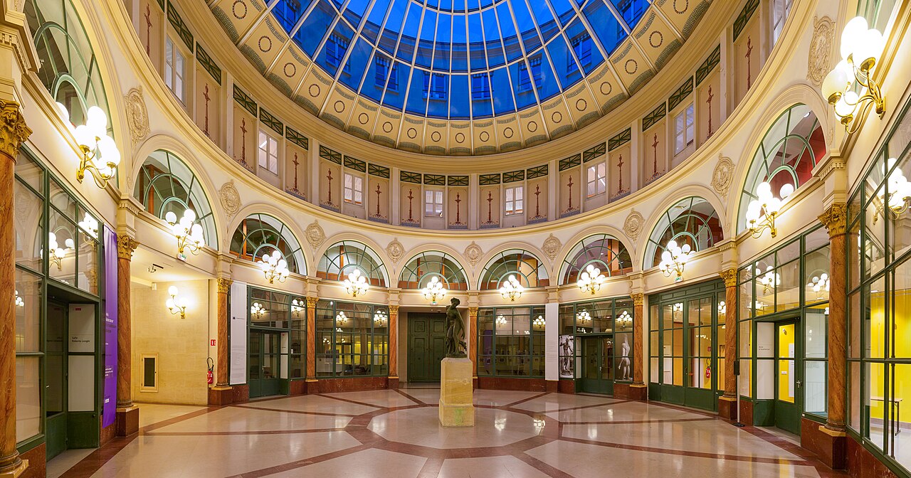 La rotonde de la galerie Colbert à Paris, sous sa verrière