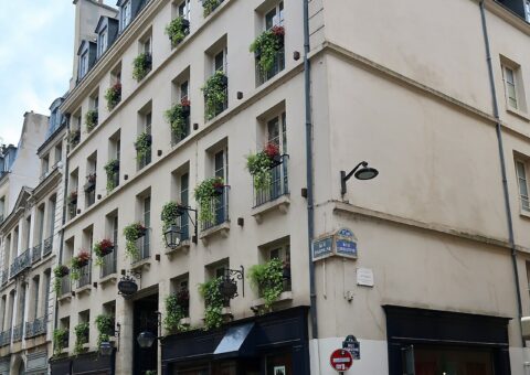 La façade de l'hôtel d'Aubusson, 33 rue Dauphine, à Paris