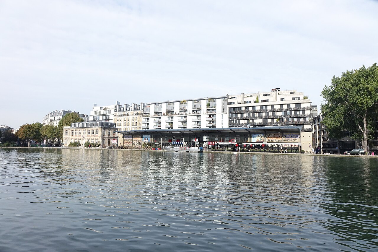 Le mk2 Quai de Seine, au bord du bassin de la Villette