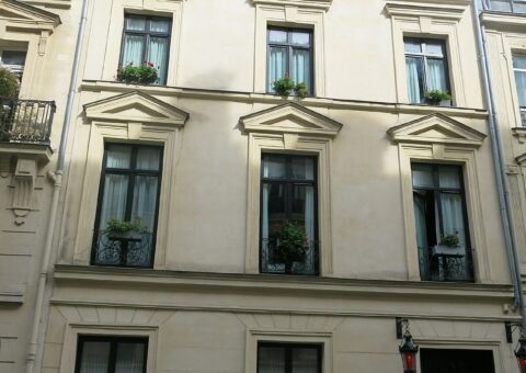 La façade de la Maison Souquet, 10 rue de Bruxelles, à Paris