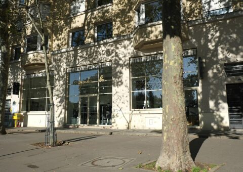 La rue de Chaillot, où brille la Pâtisserie Cyril Lignac