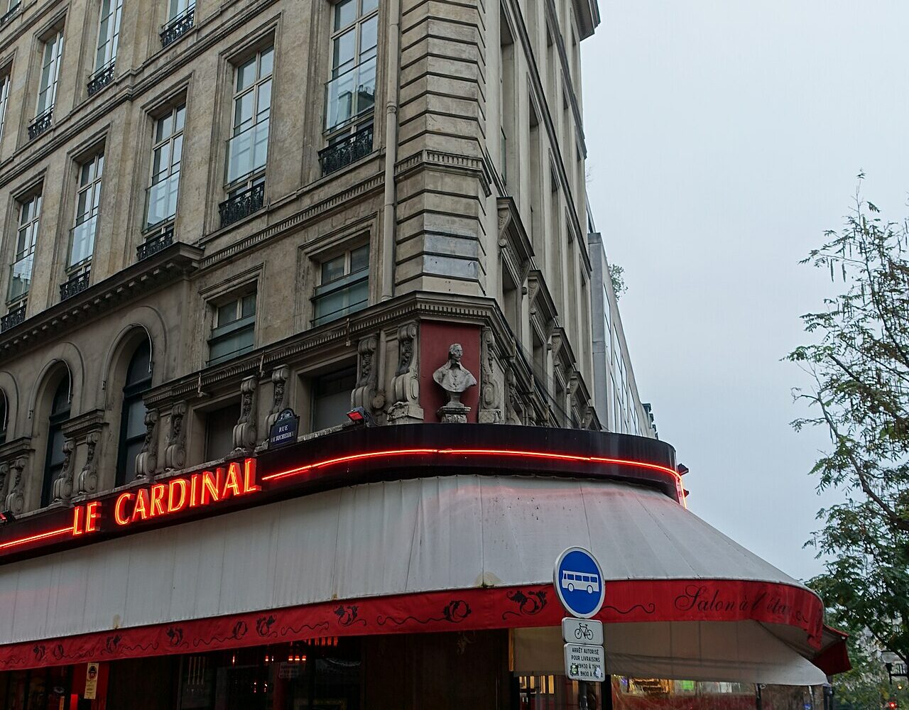 L'angle du boulevard des Italiens et de la rue de Richelieu, fief du Cardinal