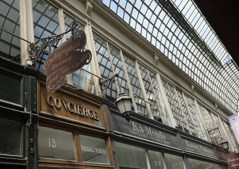 Le passage Verdeau à Paris, ses boutiques et sa verrière