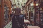 Le passage des Panoramas à Paris, sous sa verrière