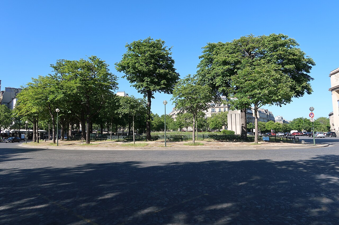La place du Trocadéro à Paris, où s'ouvre le salon de thé Carette