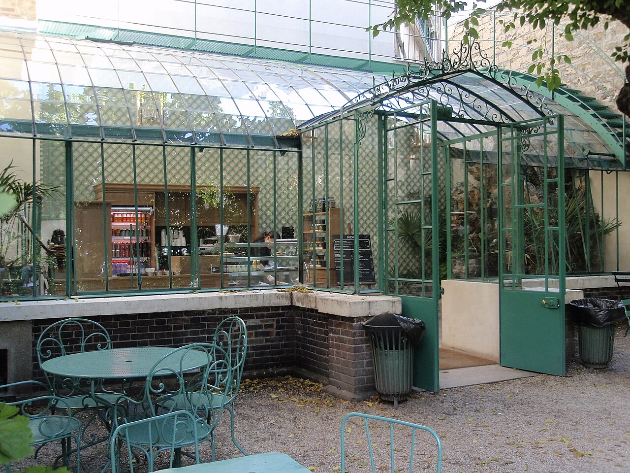 Le salon de thé du musée de la Vie romantique, dans la serre du jardin