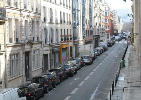 La rue Amelot, où Dreamin' Man verse ses cafés d'orfèvre