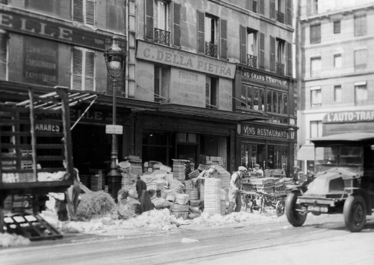 L'angle de la rue des Prouvaires, fief du bistrot Chez Denise à Paris