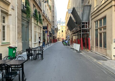 La rue Chabanais, où se niche le salon de thé Tomo