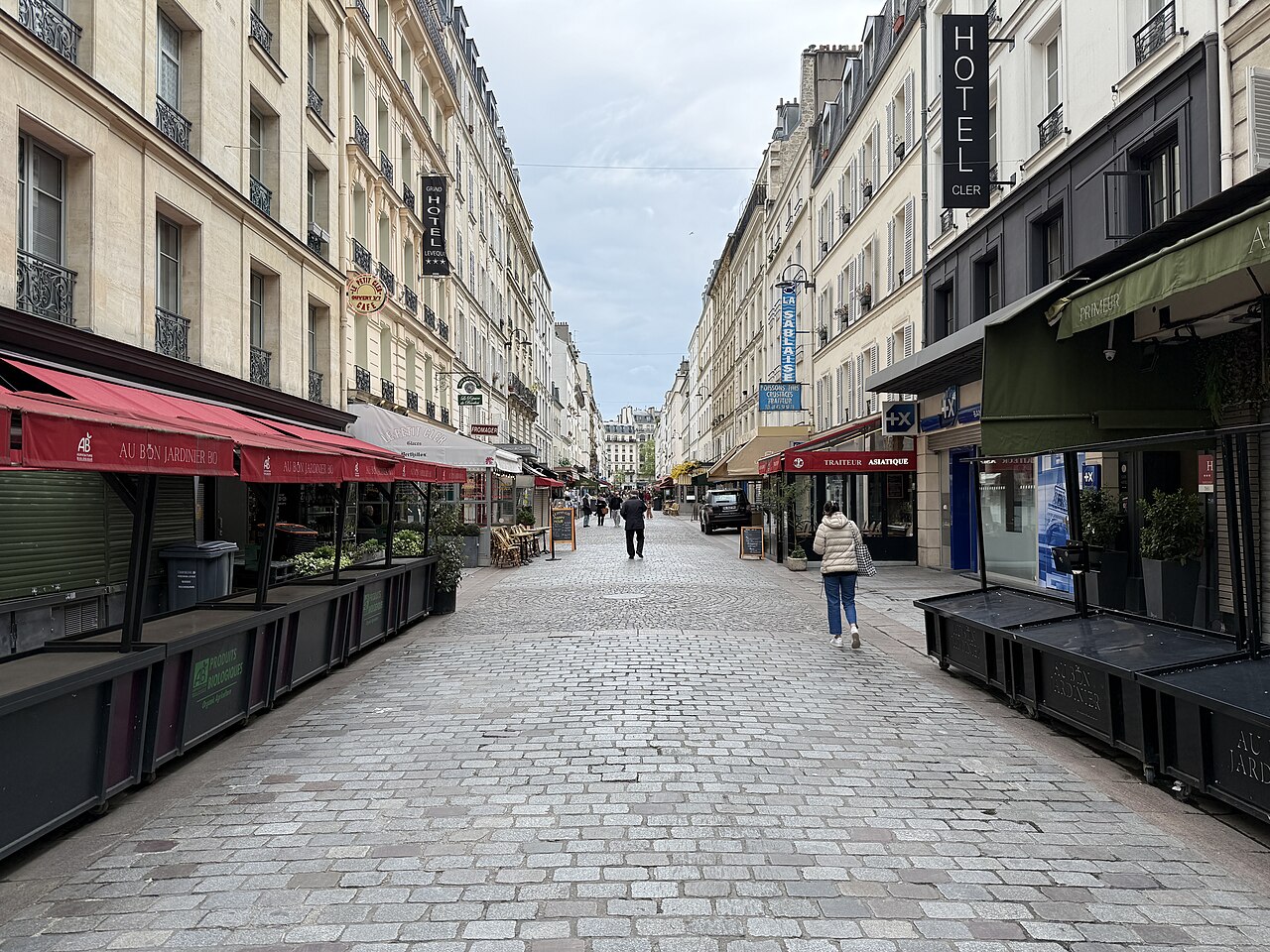La rue Cler, marché à ciel ouvert du 7e, nouvelle adresse de Petibon