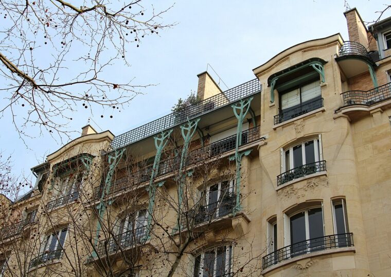 La rue Jean-de-La-Fontaine à Auteuil, voisine de l'Auberge des Crus