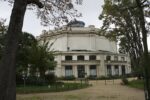 Le théâtre Marigny, dans les jardins des Champs-Élysées à Paris