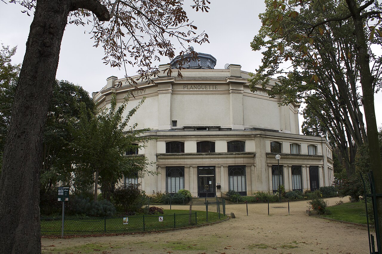 Le théâtre Marigny, dans les jardins des Champs-Élysées à Paris
