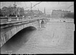Le Zouave du pont de l'Alma pendant une crue de la Seine