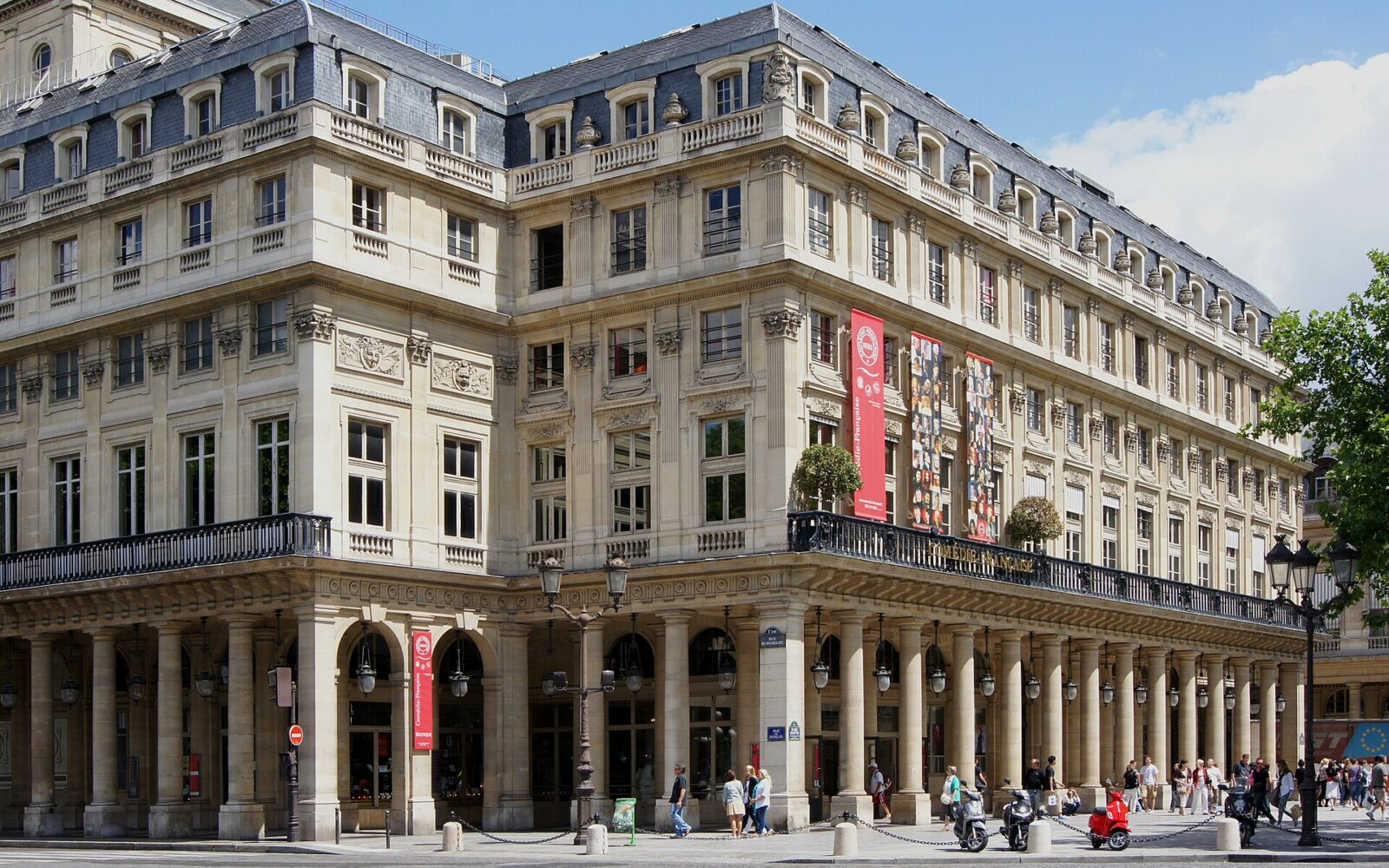 Les colonnes de la Comédie-Française, place Colette