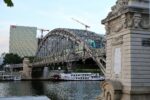 L'arche unique du viaduc d'Austerlitz et le métro aérien