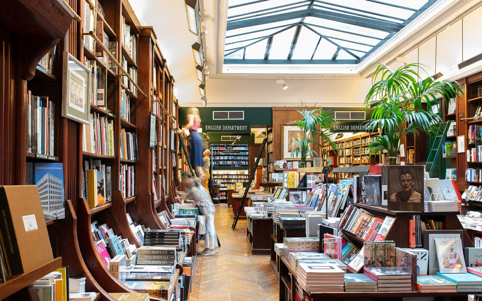 Les boiseries de la librairie Galignani, rue de Rivoli