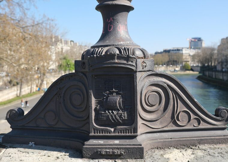 La lanterne et les arches du pont Marie