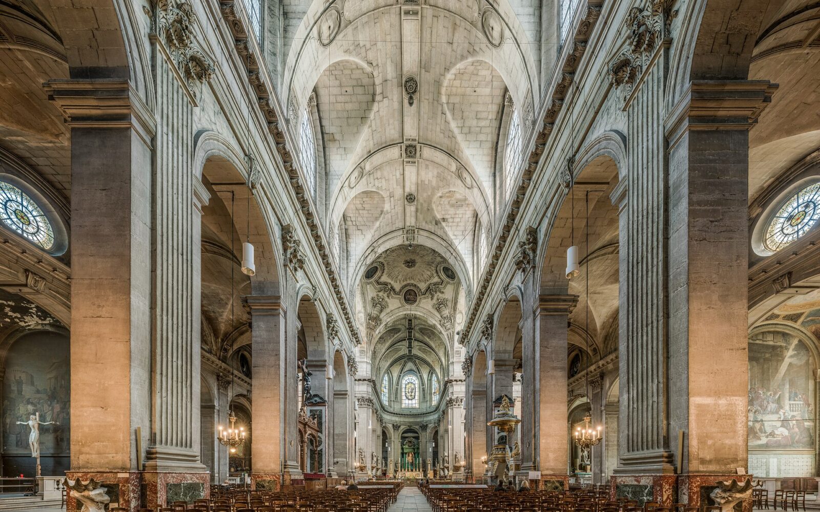 La façade à double colonnade de l'église Saint-Sulpice